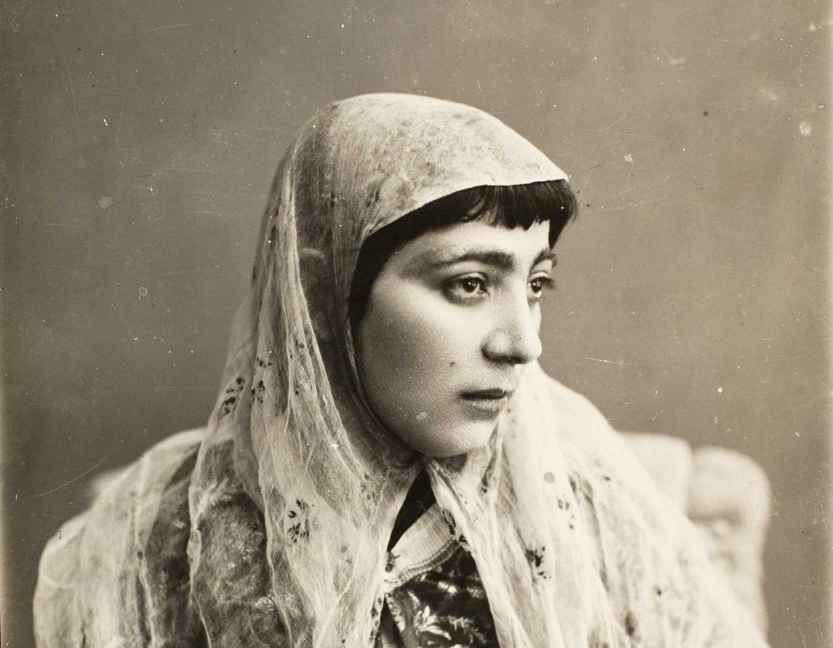 عکس روی جلد کتاب چرا شد محو از یاد تو نامم antoin sevruguin portrait of a persian woman